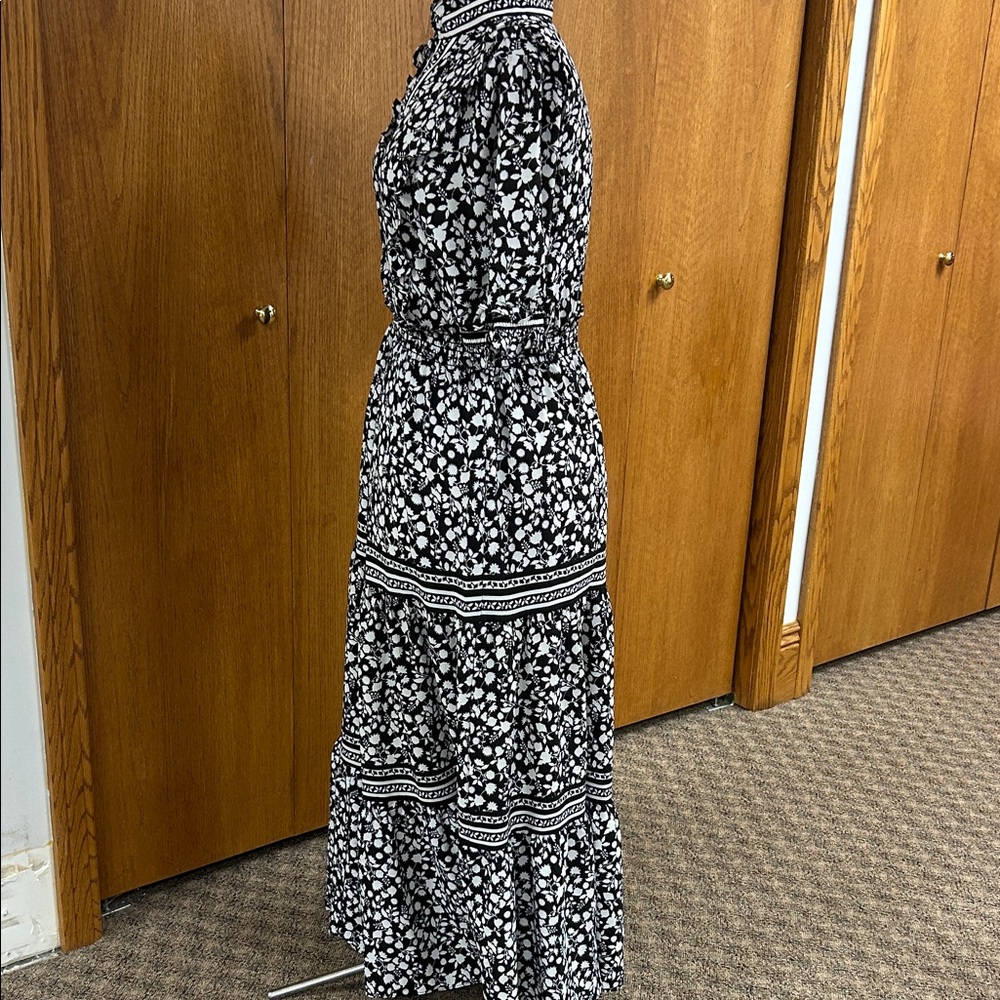 Black and White Floral Women's Dress - Picture 5 of 10